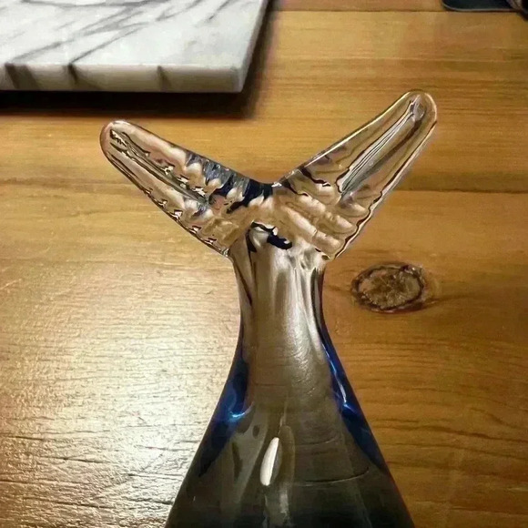 Glass blue whale - Picture 2 of 3